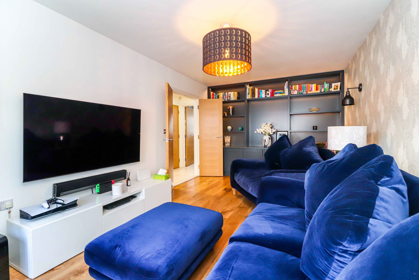 Semi Detached House for sale in Chesham, Culverhouse Way, Chesham, Buckinghamshire, HP5 3FG, 1671 m²
