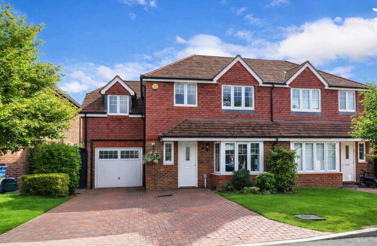 Semi Detached House for sale in Chesham, Culverhouse Way, Chesham, Buckinghamshire, HP5 3FG, 1671 m²
