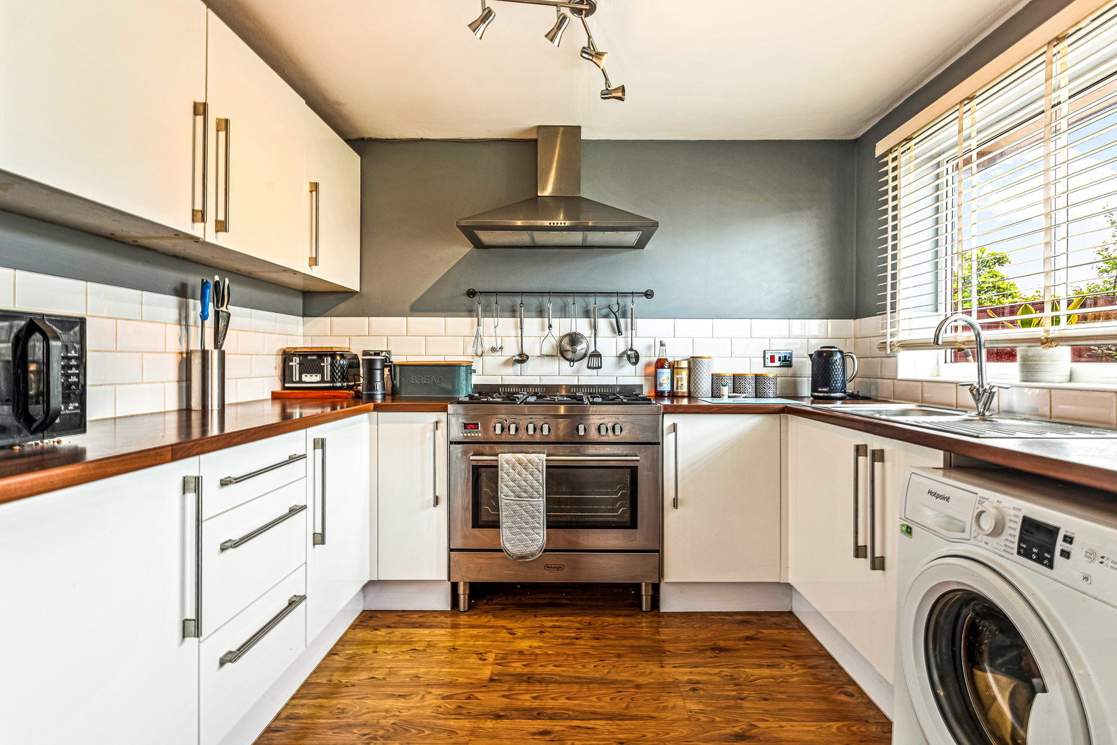 Semi Detached House for sale in Leicester, Tudor Drive, Cosby, Leicester, LE9, 1284 m²