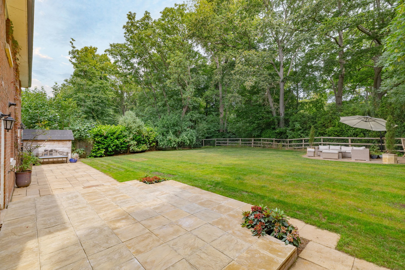 Detached House for sale in Newport Pagnell, Garden Lane, Tyringham, Newport Pagnell, MK16 9ED, 2045 m²