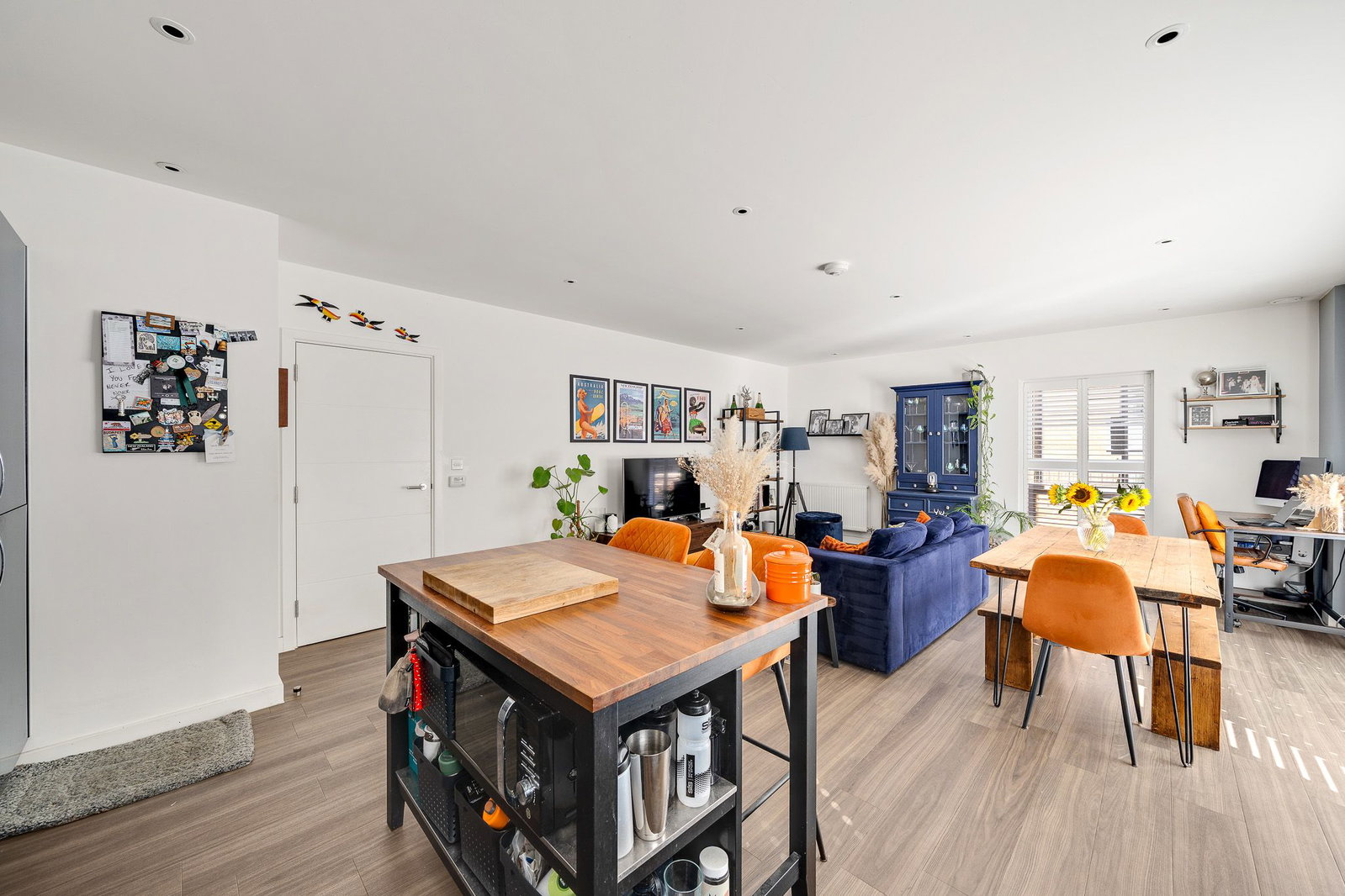 Apartment for sale in London, Augustine Court, Brumwell Avenue, Woolwich, SE18 6HY, 959 m²