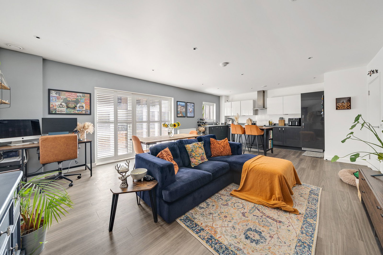 Apartment for sale in London, Augustine Court, Brumwell Avenue, Woolwich, SE18 6HY, 959 m²