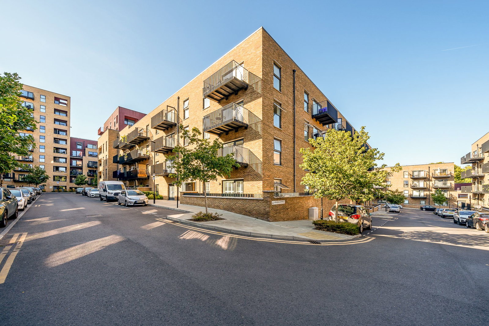 Apartment for sale in London, Augustine Court, Brumwell Avenue, Woolwich, SE18 6HY, 959 m²