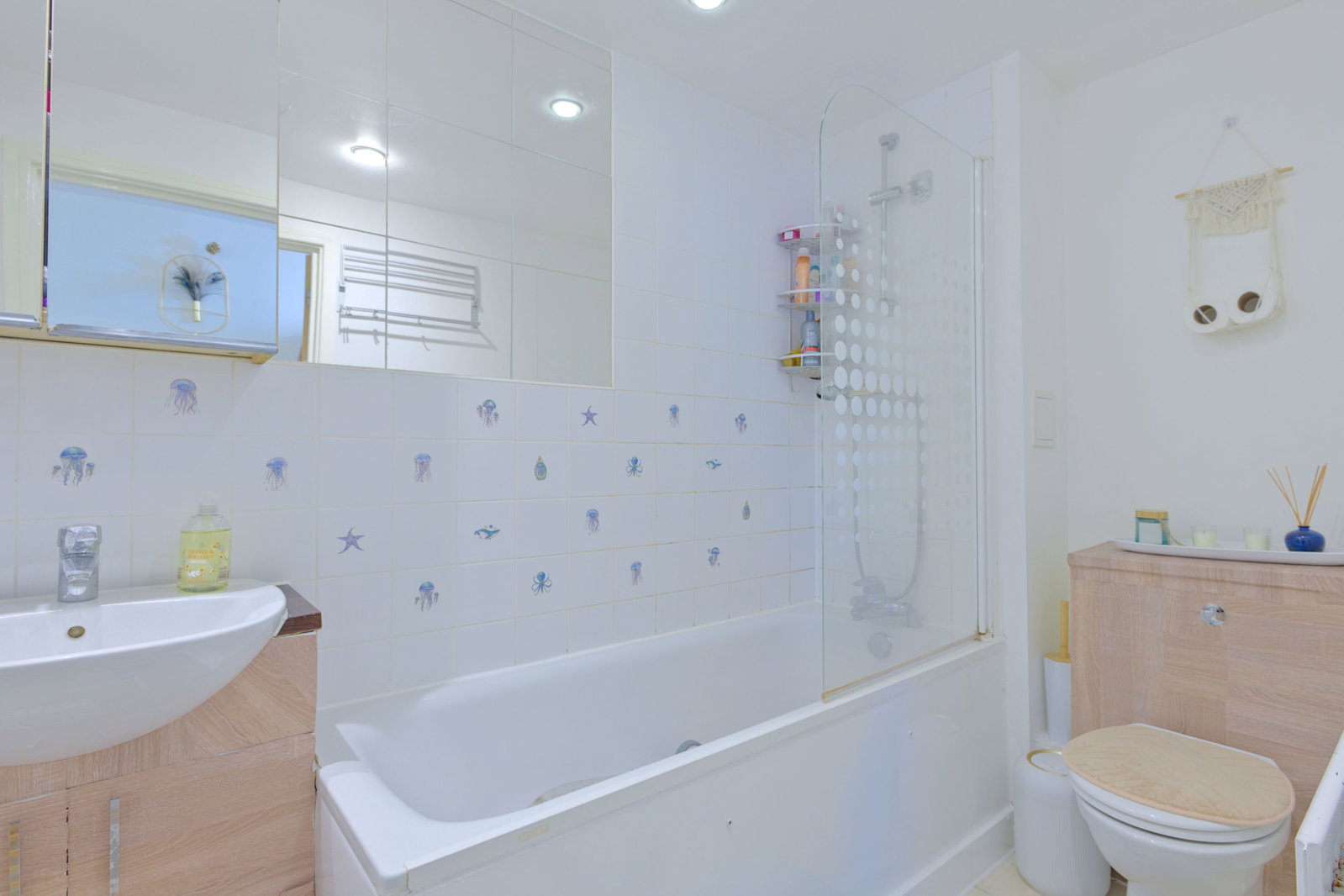 Flat for sale in London, Ruby Way, NW9