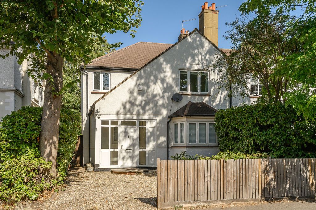 Semi Detached House in London