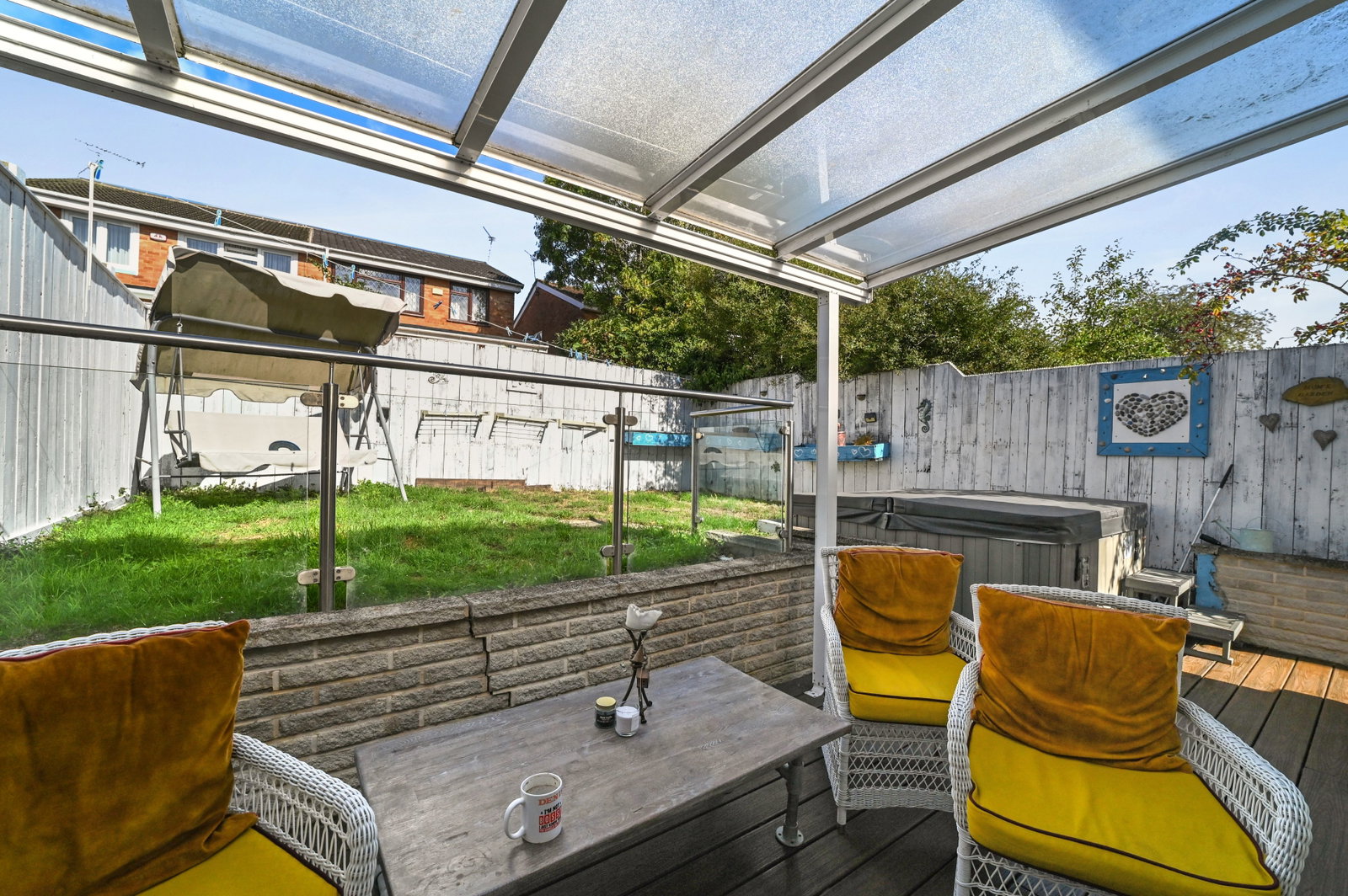 Semi Detached House for sale in Chigwell, High Meadows, Chigwell, IG7, 1162 m²