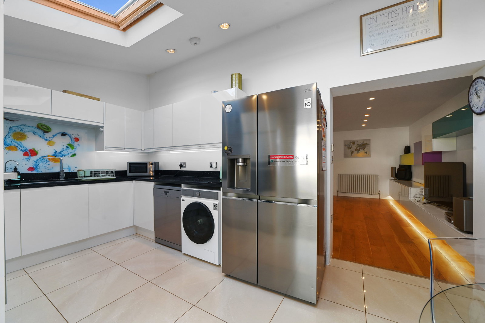 Semi Detached House for sale in Chigwell, High Meadows, Chigwell, IG7, 1162 m²