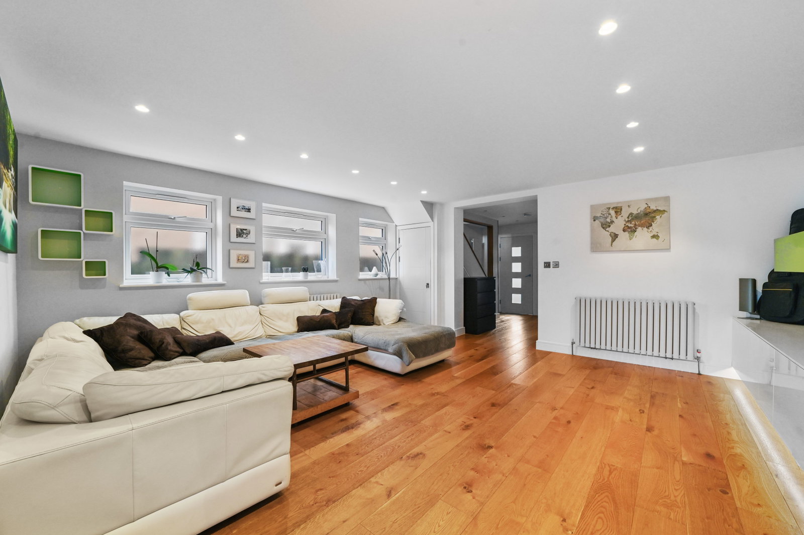 Semi Detached House for sale in Chigwell, High Meadows, Chigwell, IG7, 1162 m²