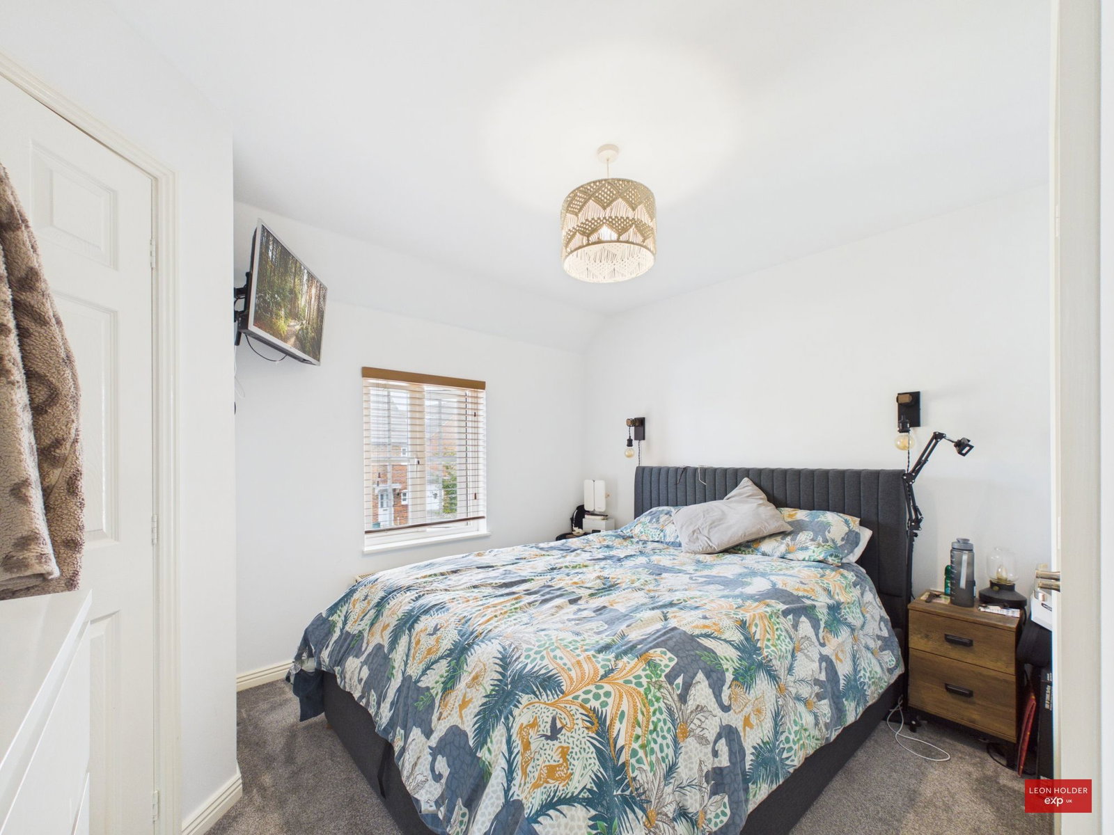 Semi Detached House in Gloucester
