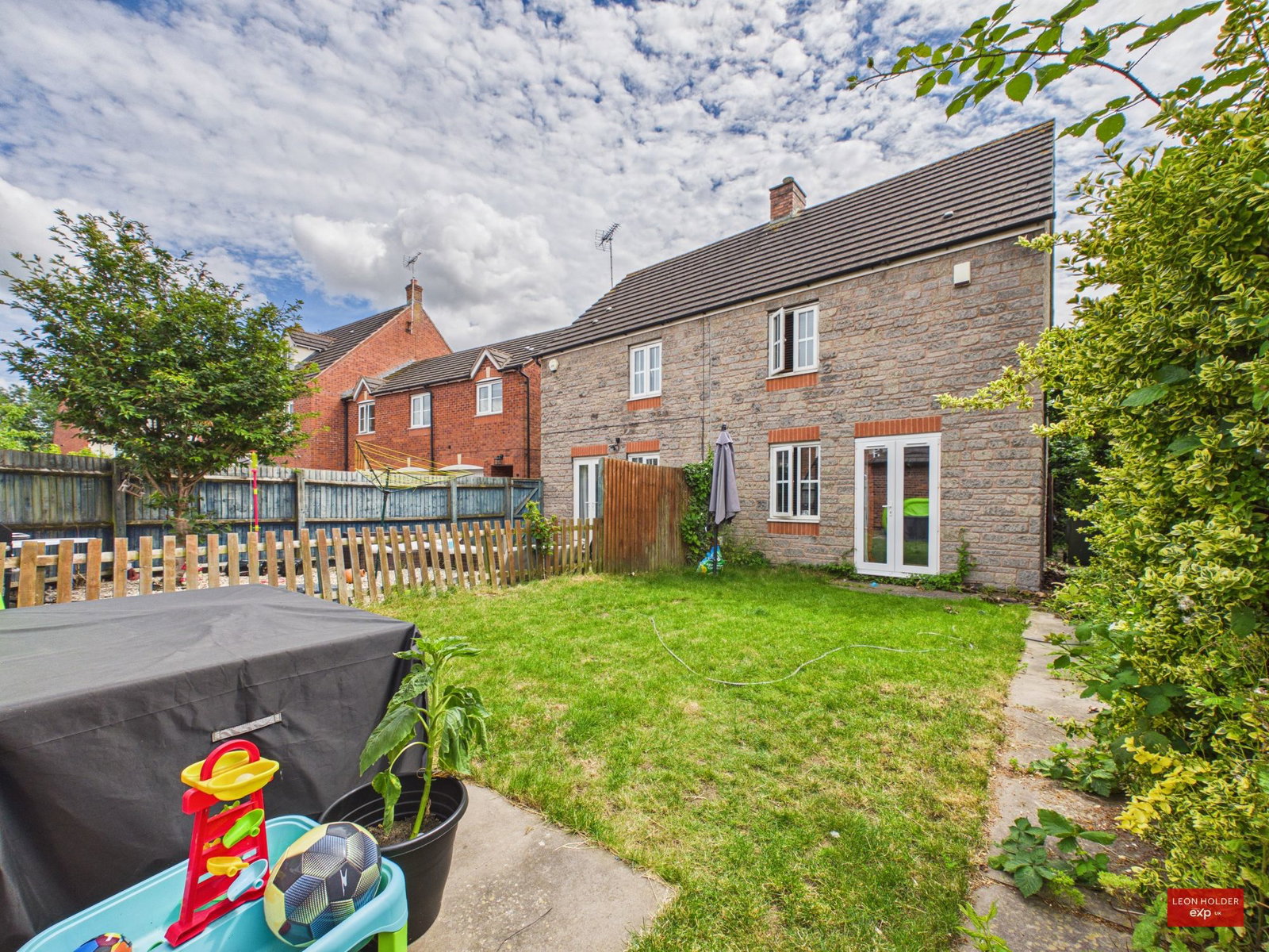 Semi Detached House in Gloucester