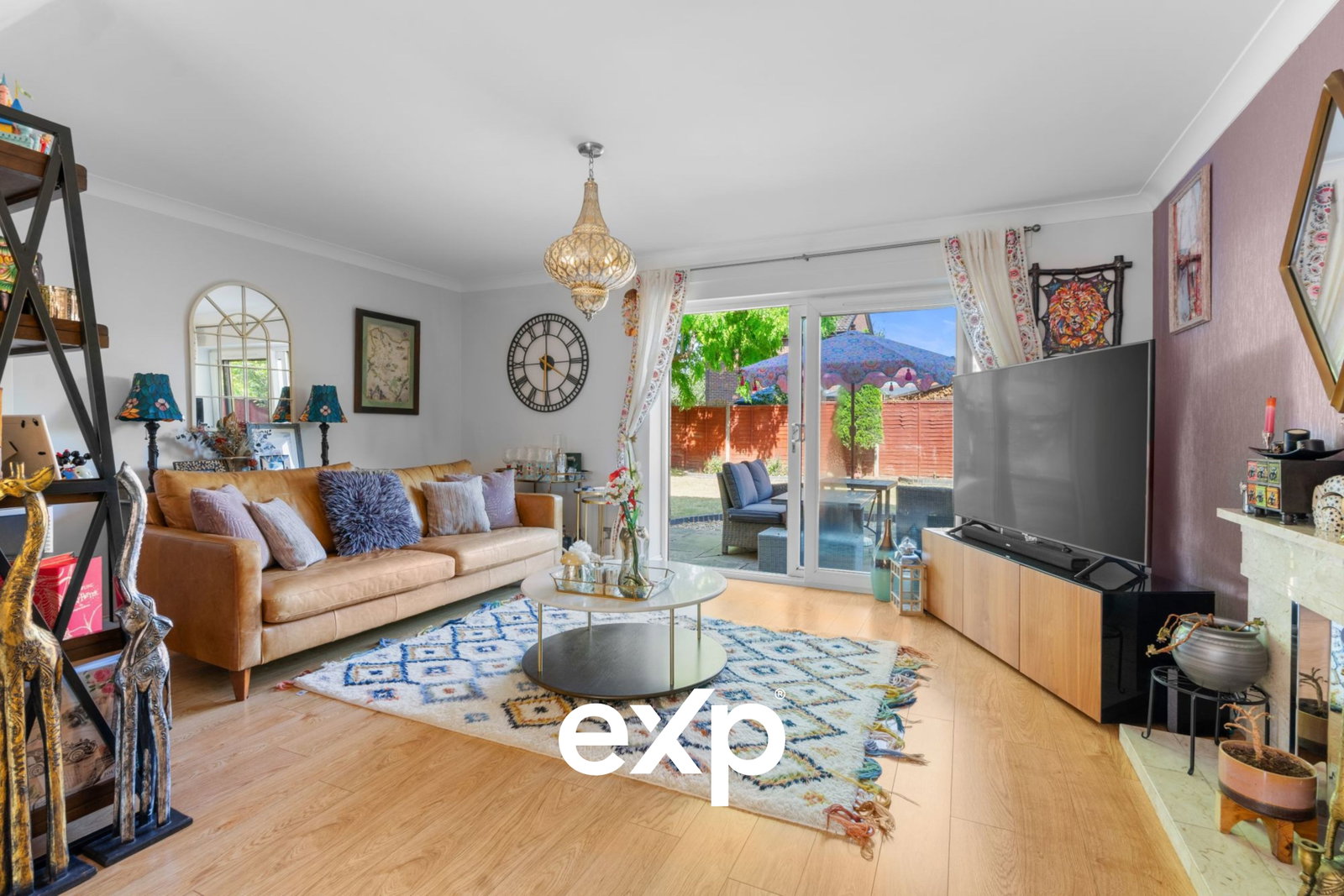 Detached House in Egham