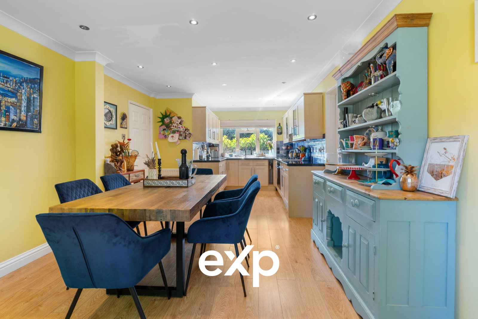 Detached House in Egham