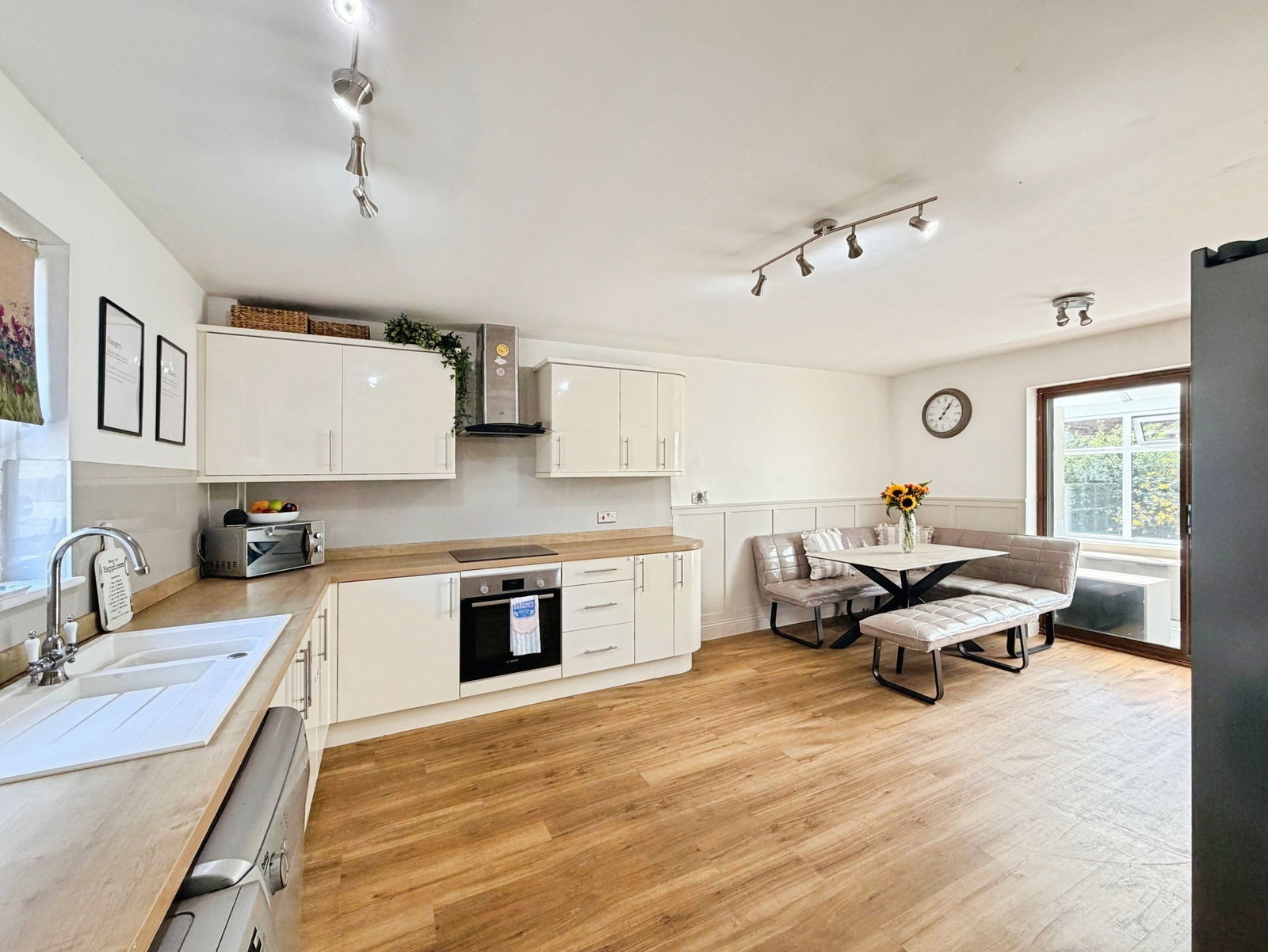 Semi Detached House in Brampton