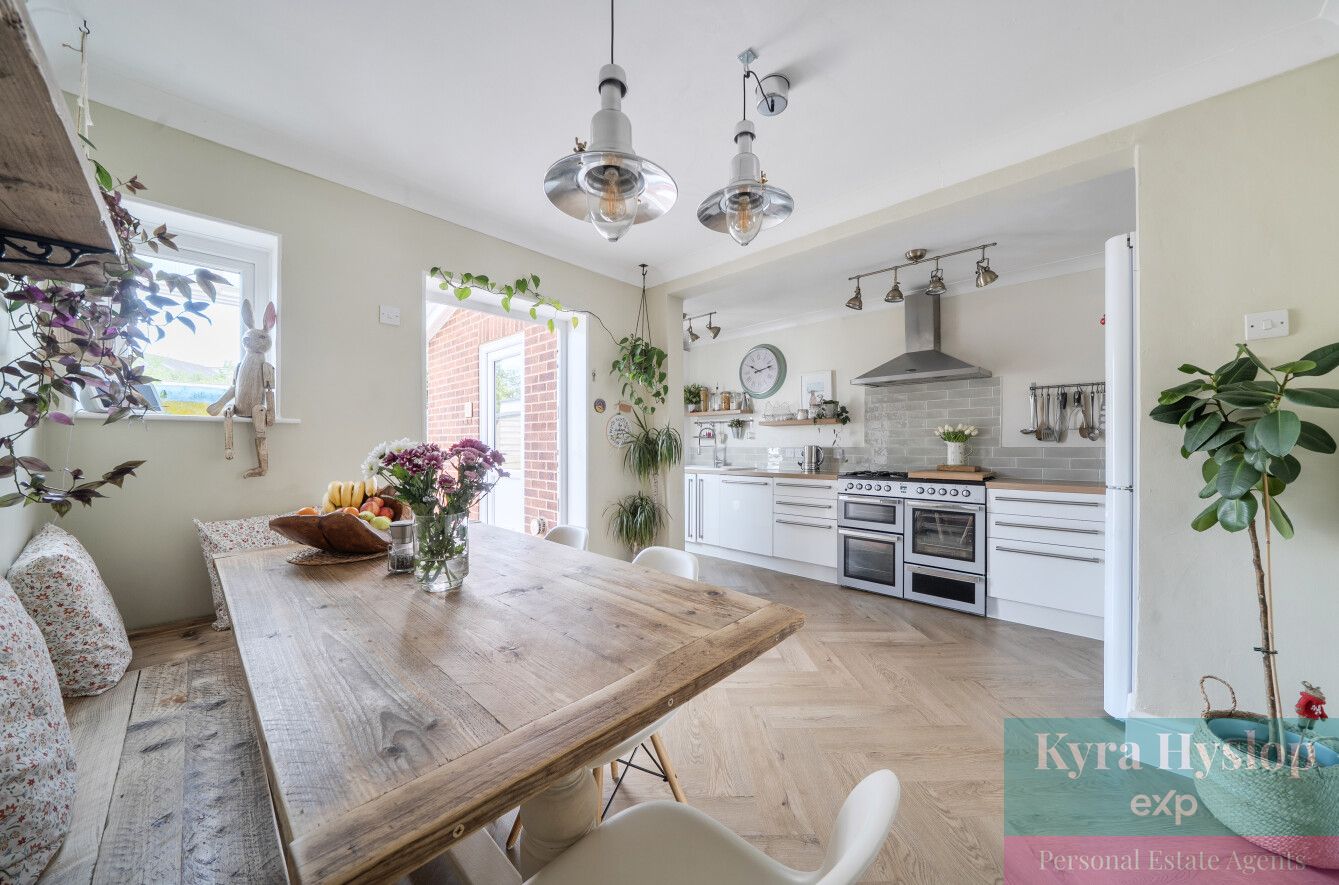 Semi Detached House in Exeter