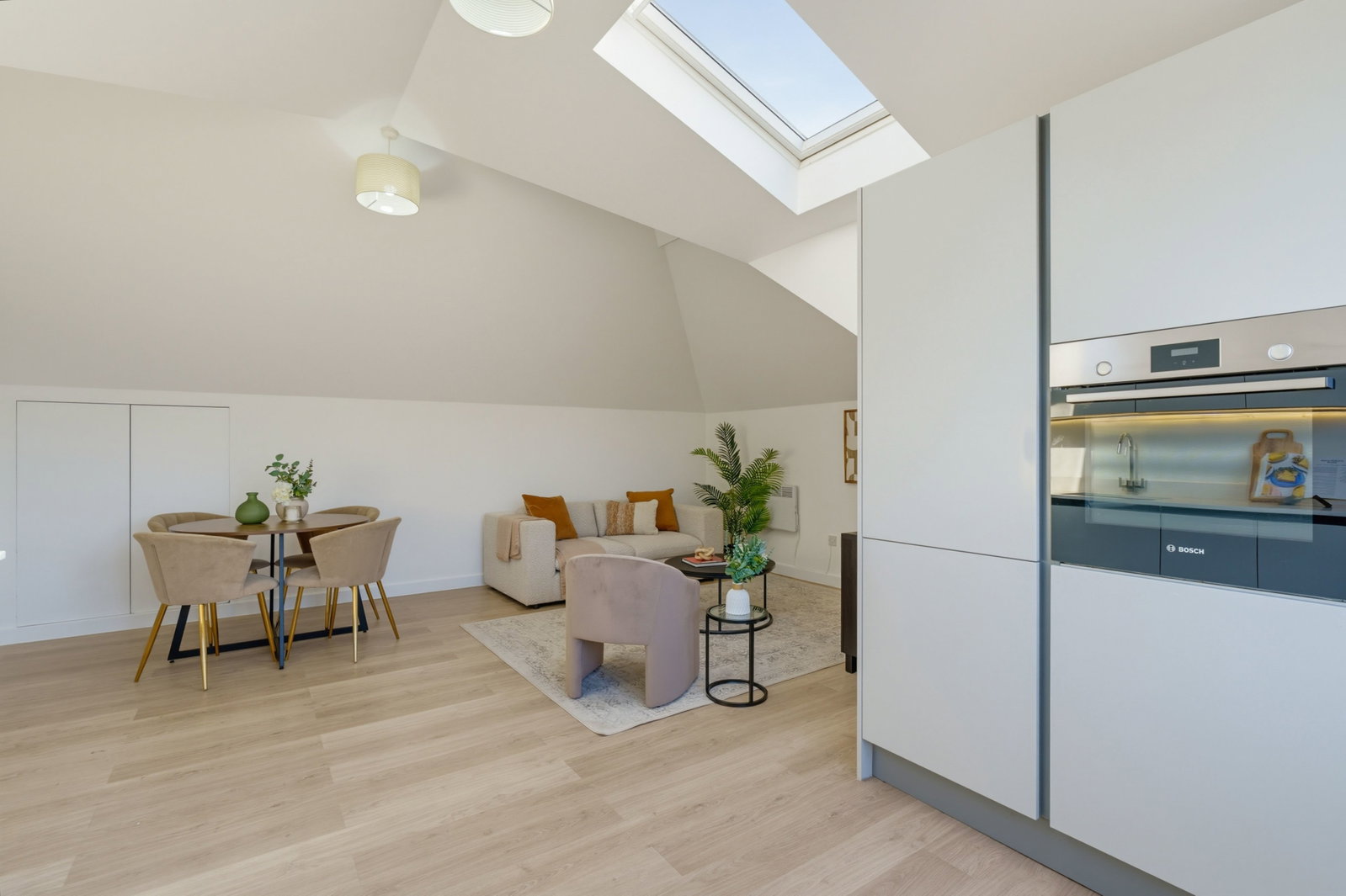 Flat for sale in London, Rochester Way, SE9, 787 m²