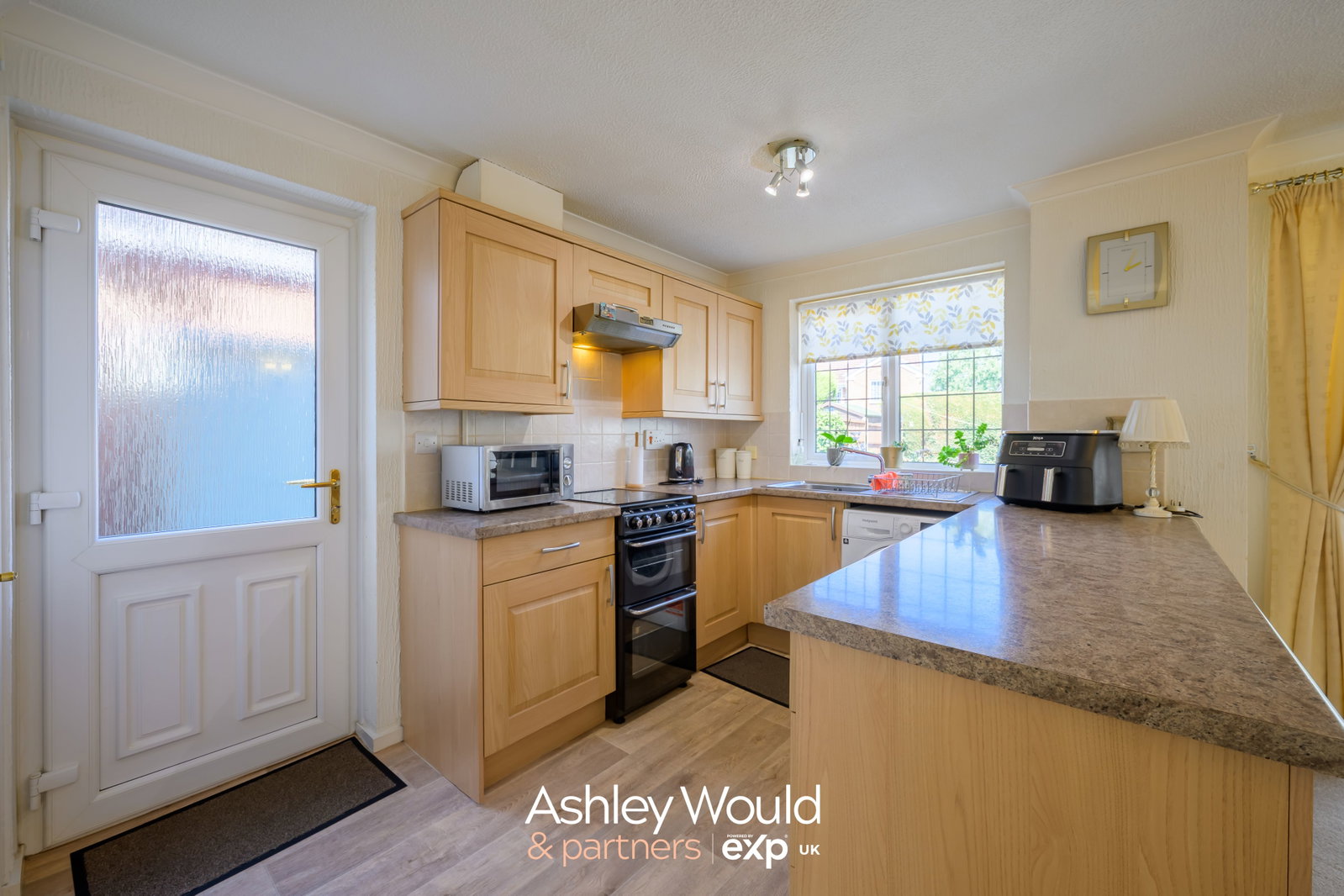 Semi Detached House for sale in Halesowen, Stanmore Grove, Halesowen, B62 0HG