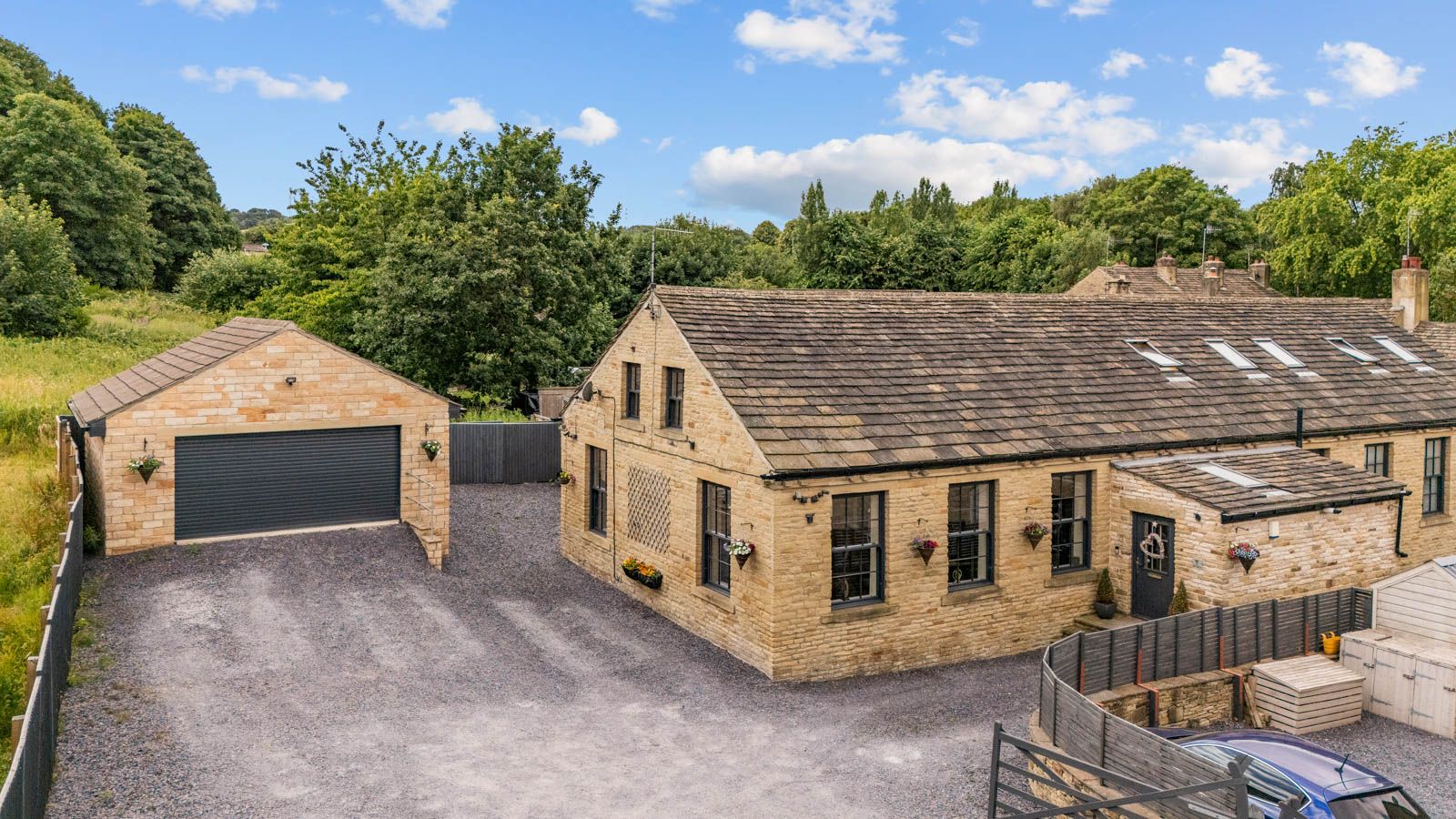 Detached House in Brighouse