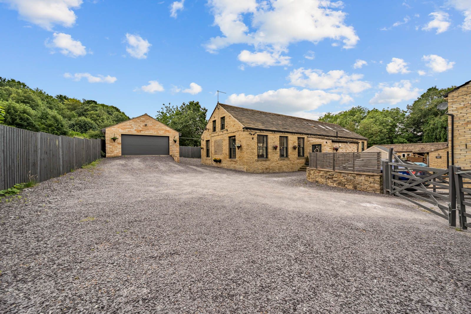 Detached House in Brighouse