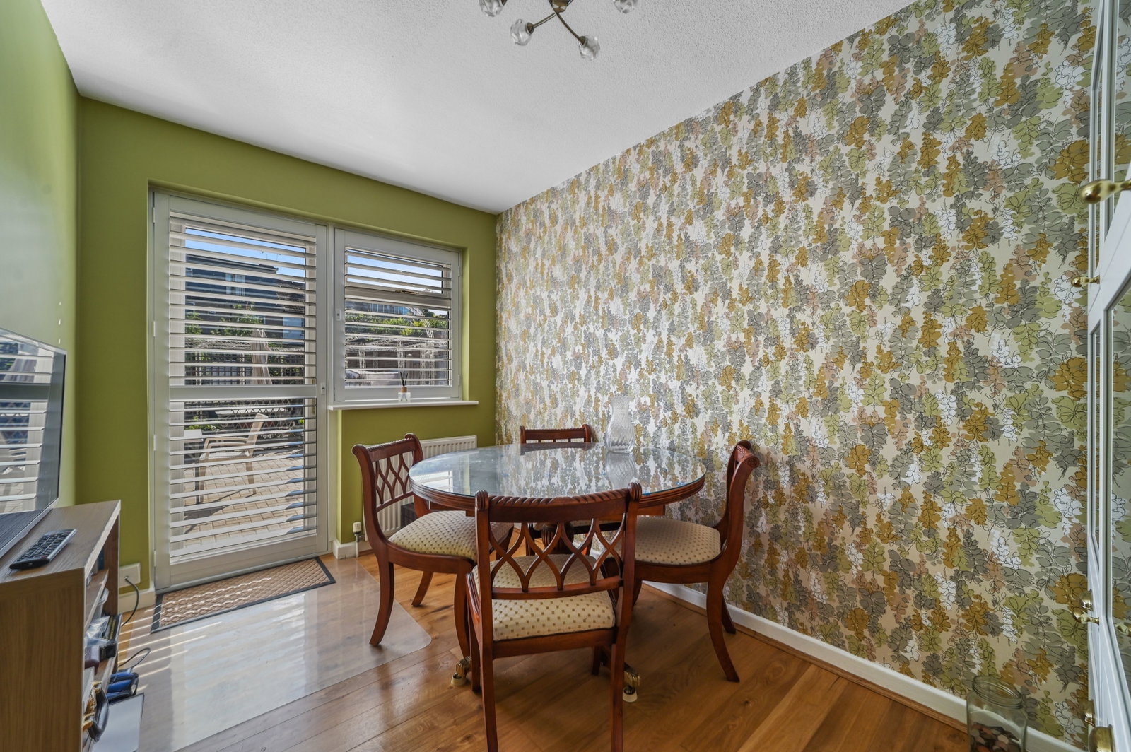 Flat for sale in Redbridge, Margaret Way, Redbridge, IG4