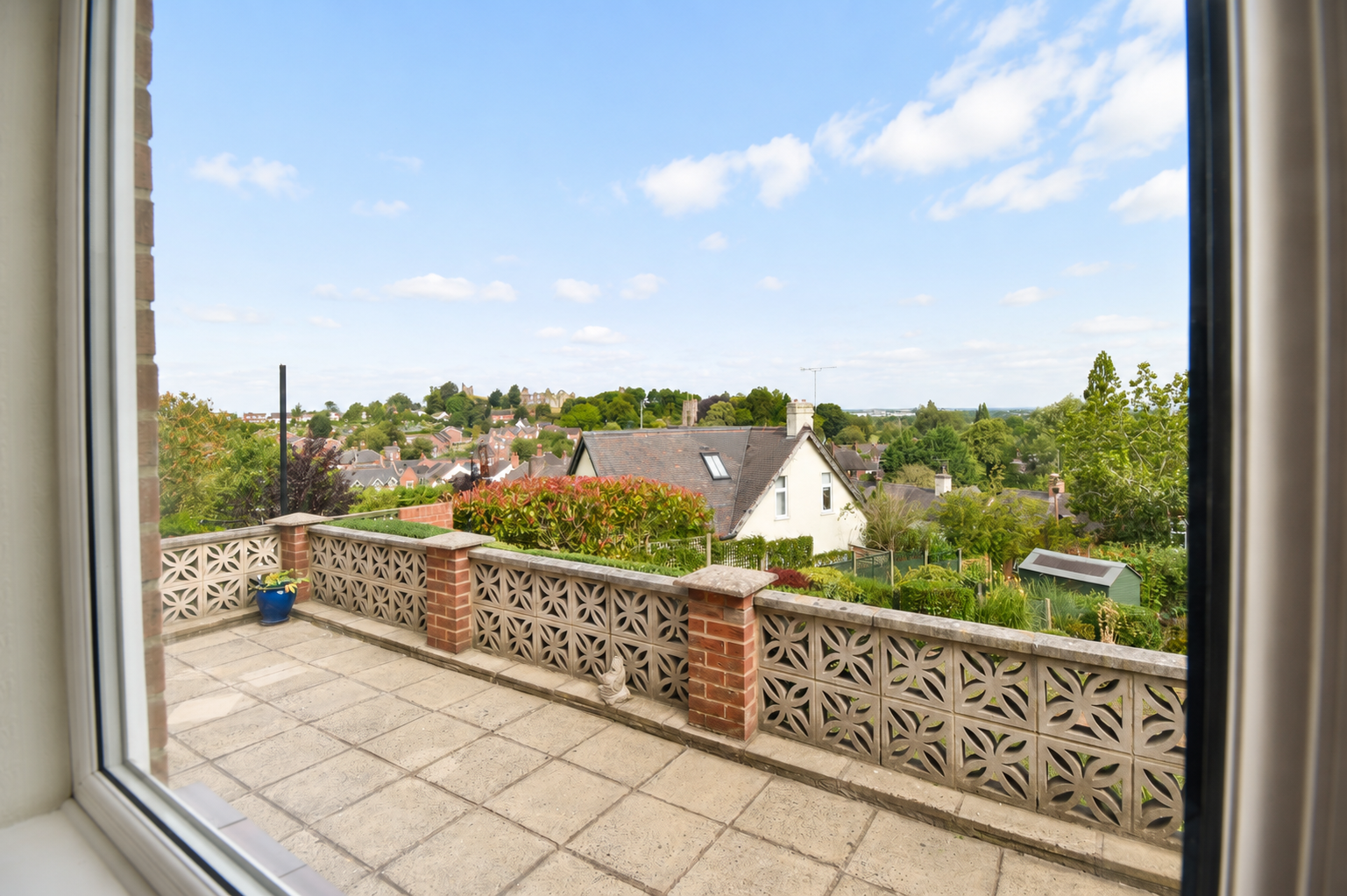 Detached House in Burton-on-trent