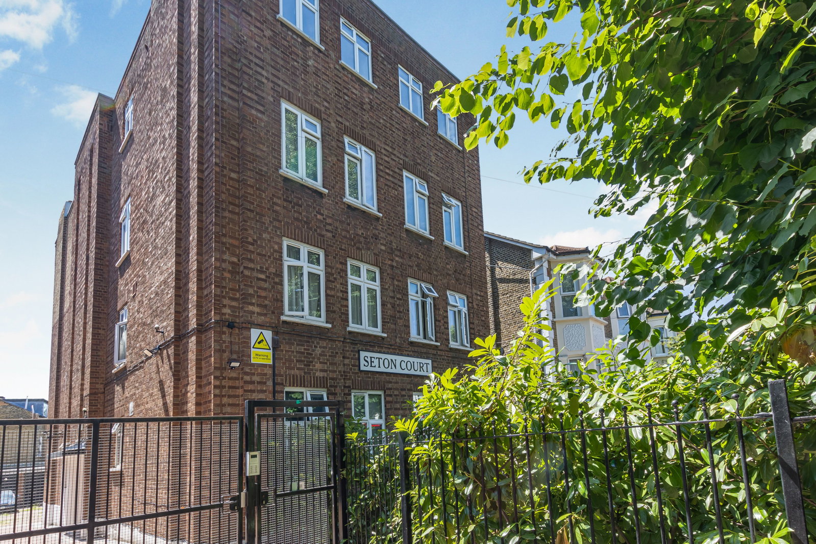 Flat for sale in London, Fairlop Road, London, E11 1BQ