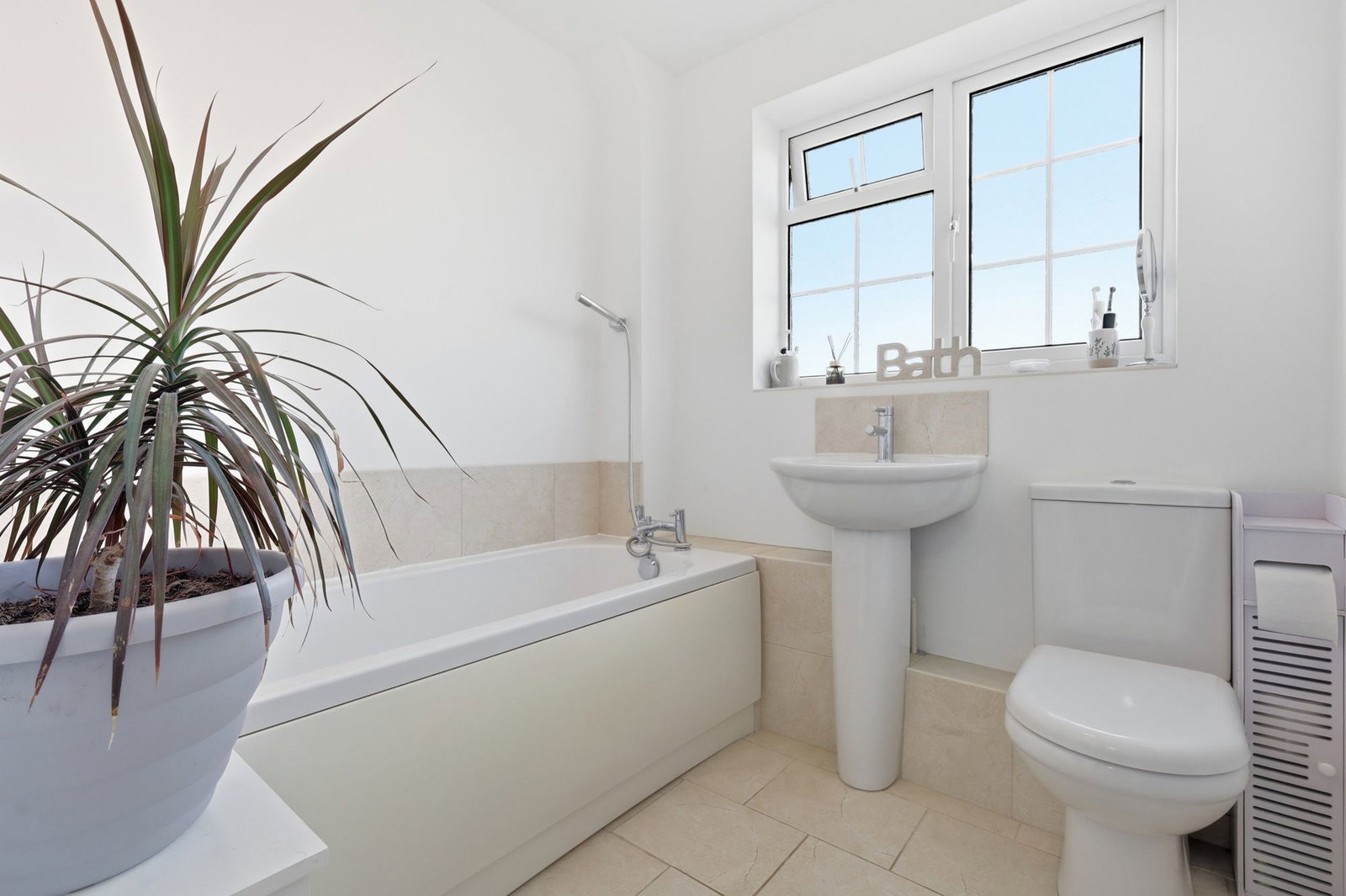 Detached House in Basildon 3