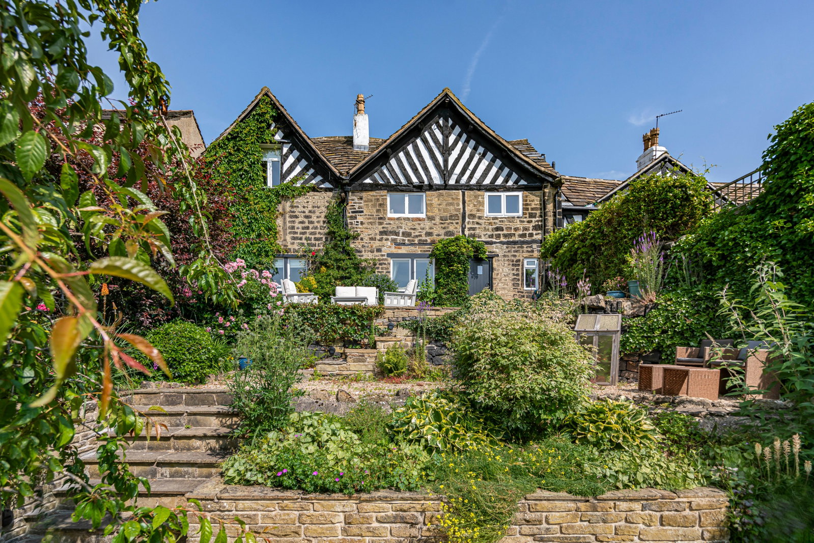 Semi Detached House in Halifax