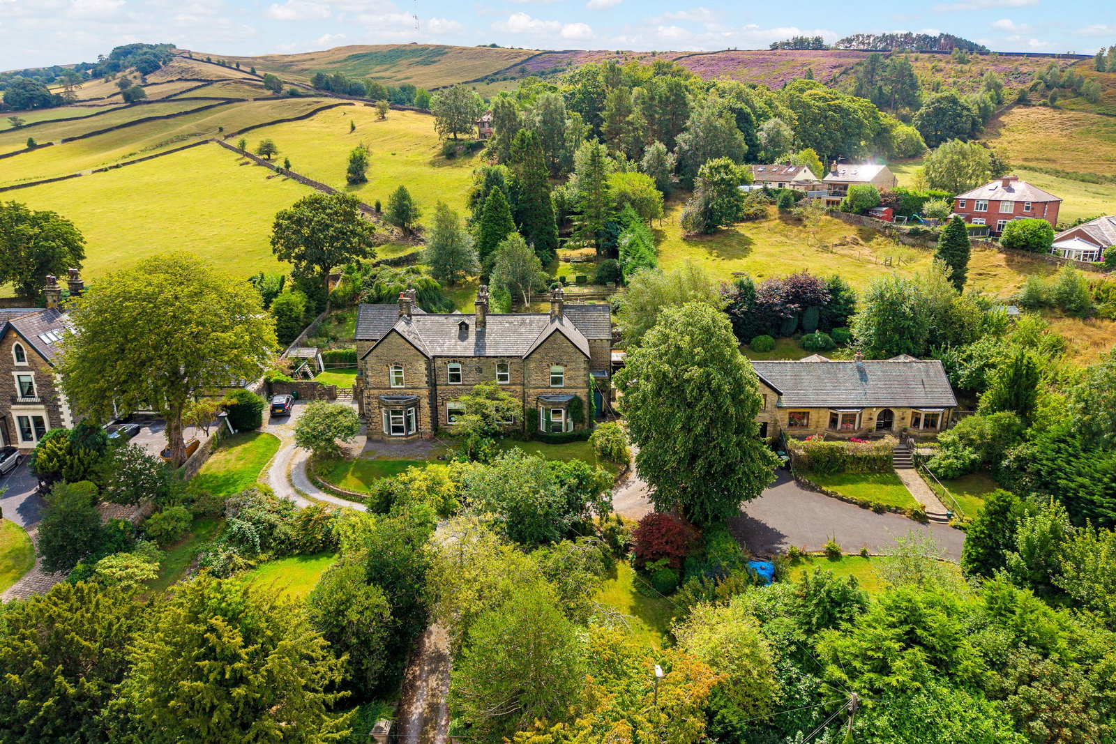 Semi Detached House for sale in High Peak, New Mills Road, Birch Vale, SK22, 3235 m²
