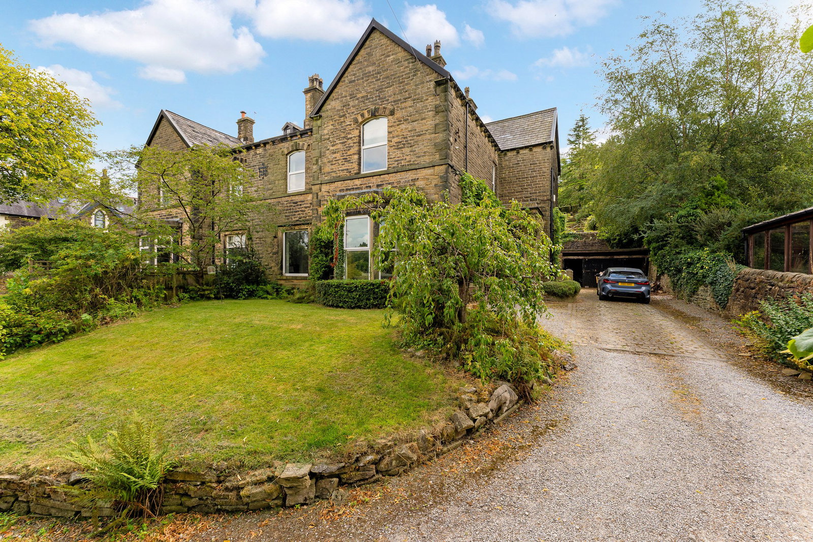 Semi Detached House for sale in High Peak, New Mills Road, Birch Vale, SK22, 3235 m²