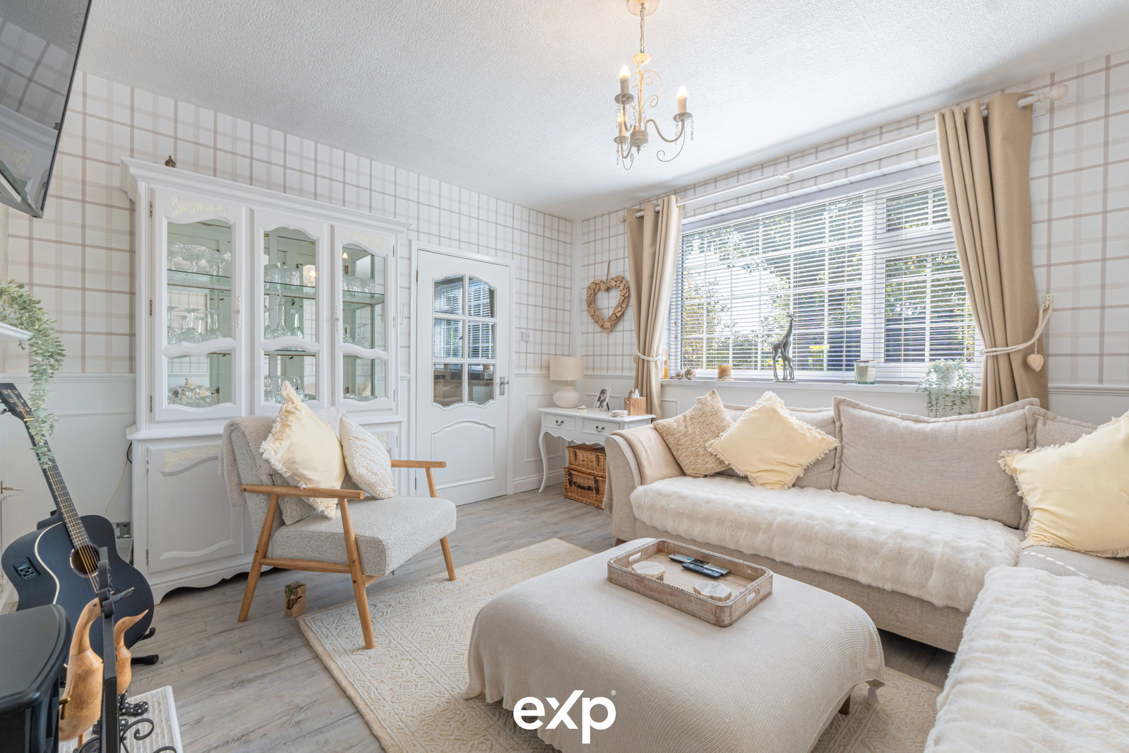 Semi Detached House for sale in Solihull, Stratford Road, Shirley, 904 m²