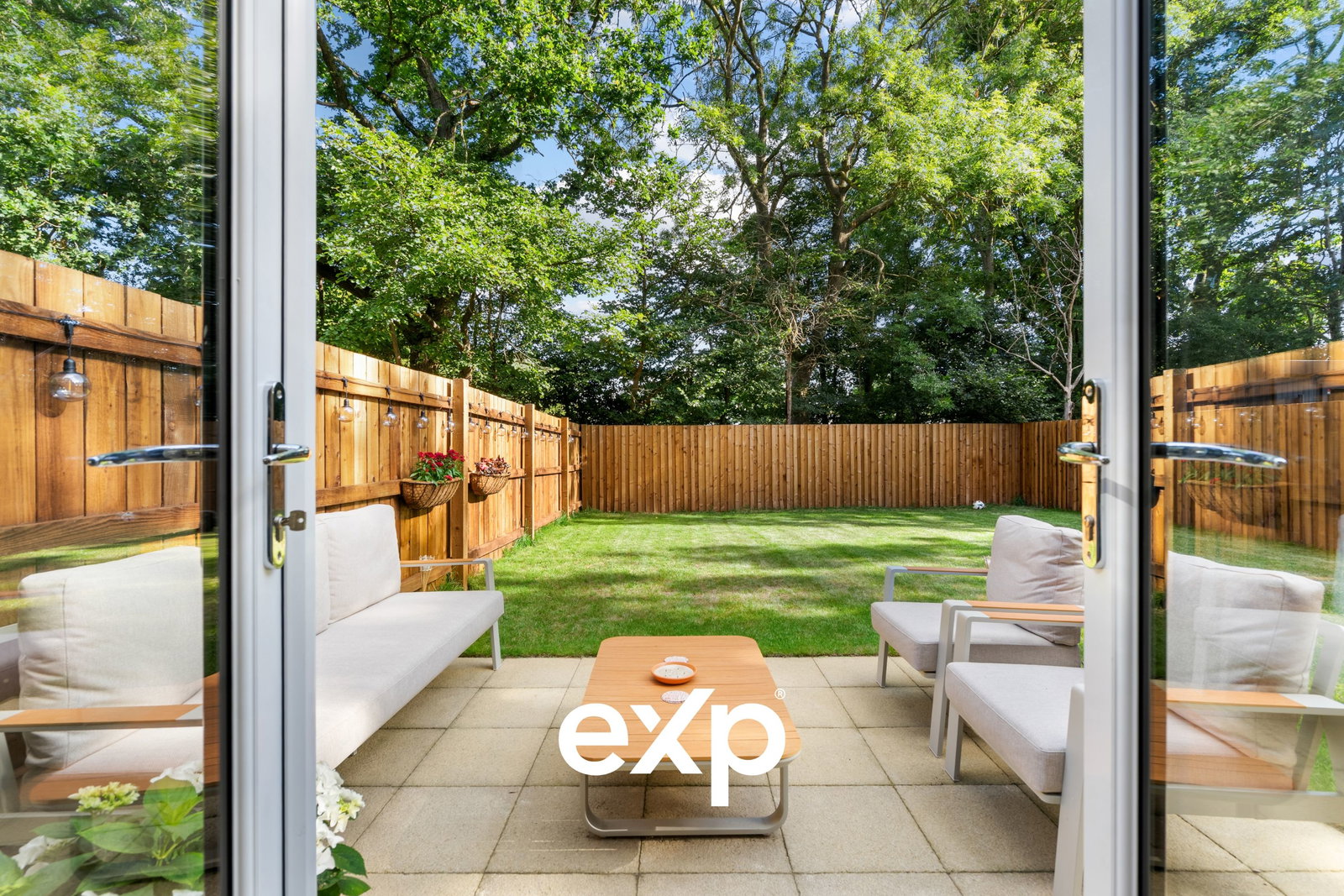 Detached House in Egham