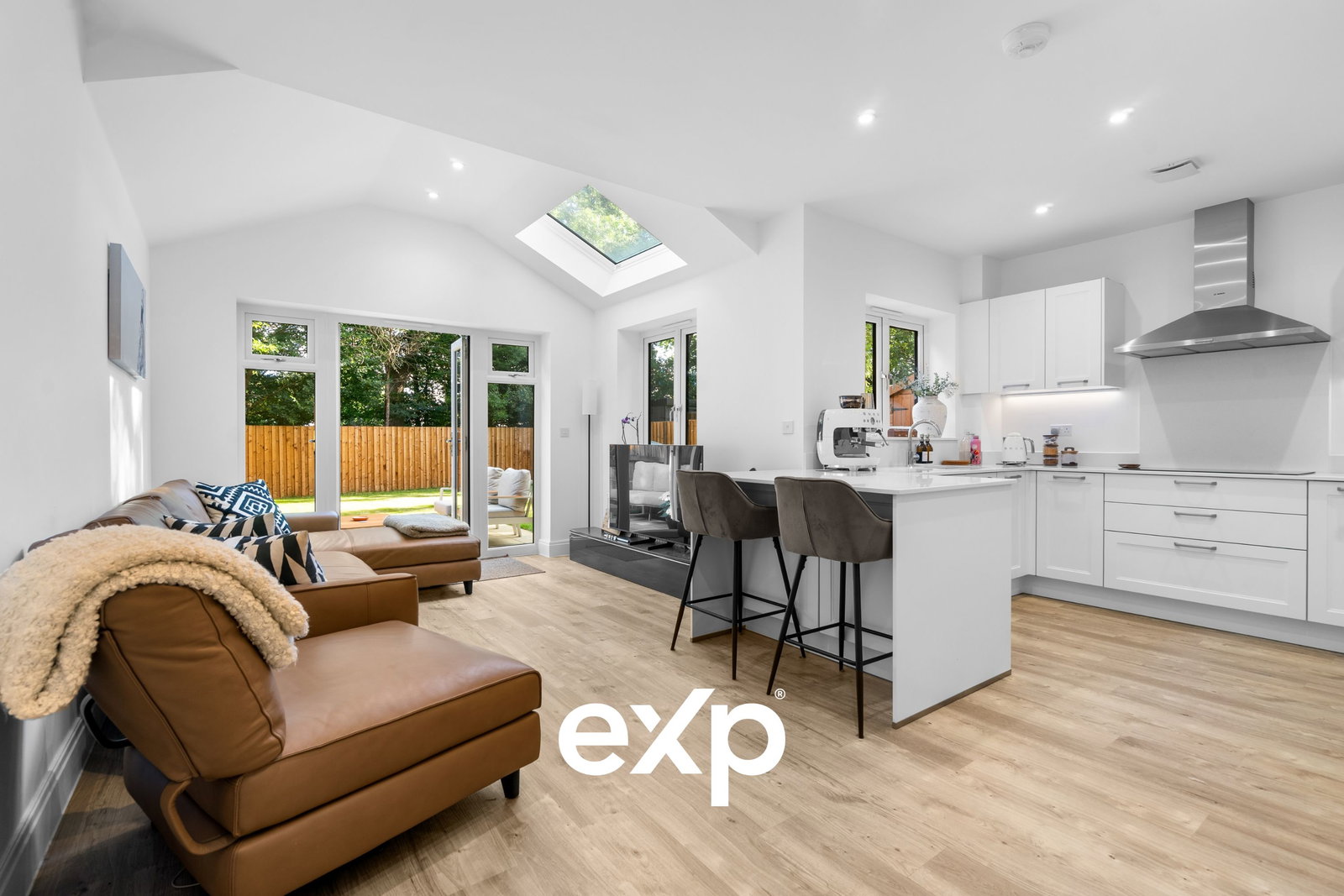 Detached House in Egham