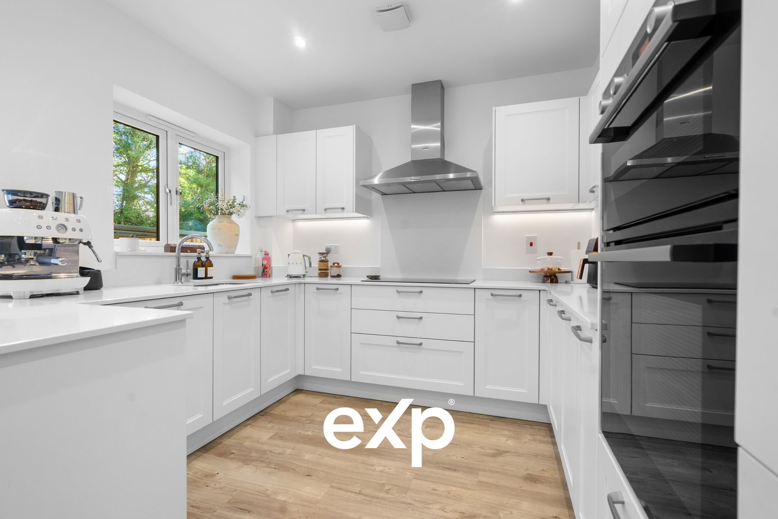 Detached House in Egham