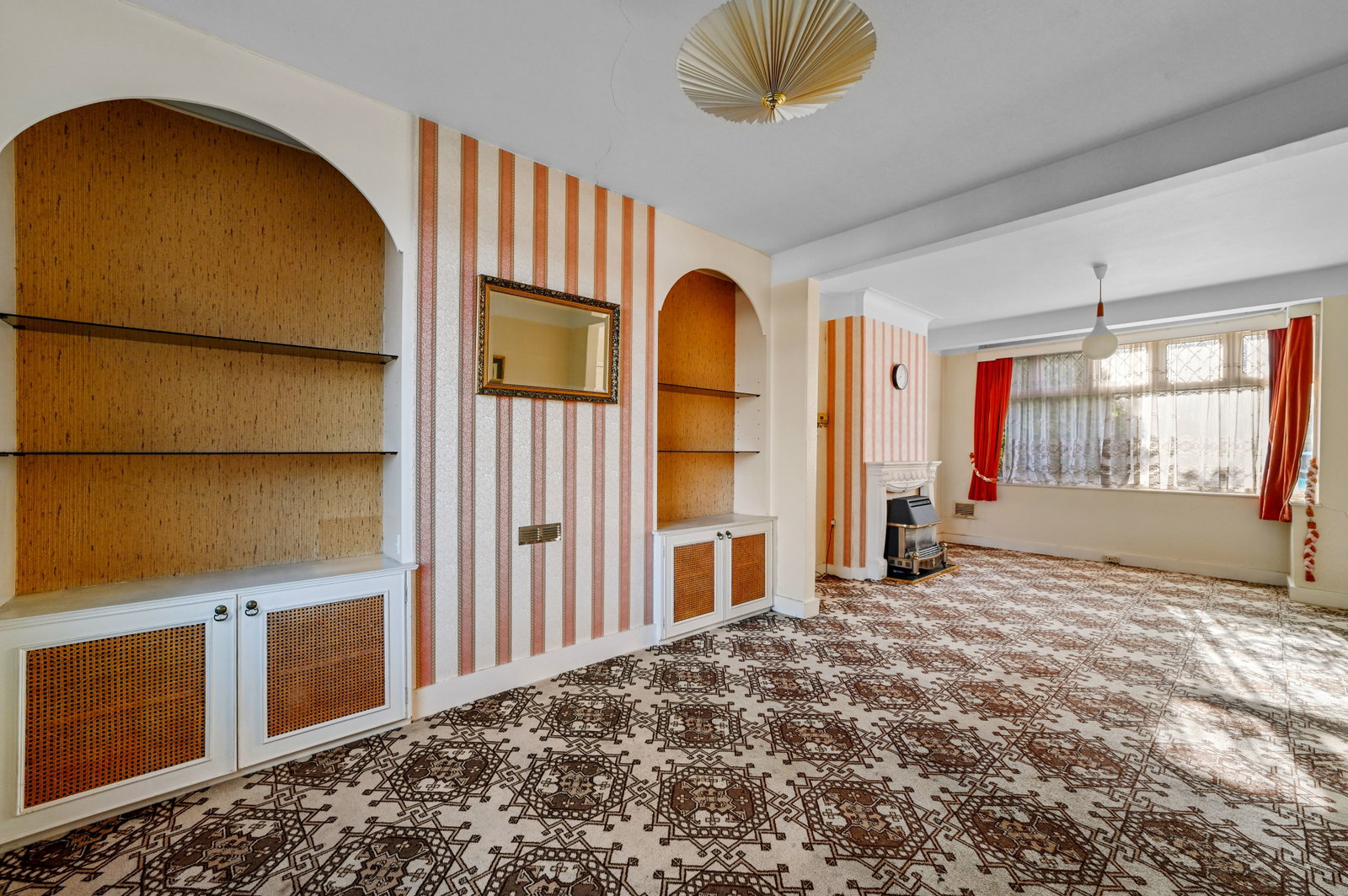 Semi Detached House for sale in Woodford Green, Sky Peals Road, Woodford Green, IG8 9NE