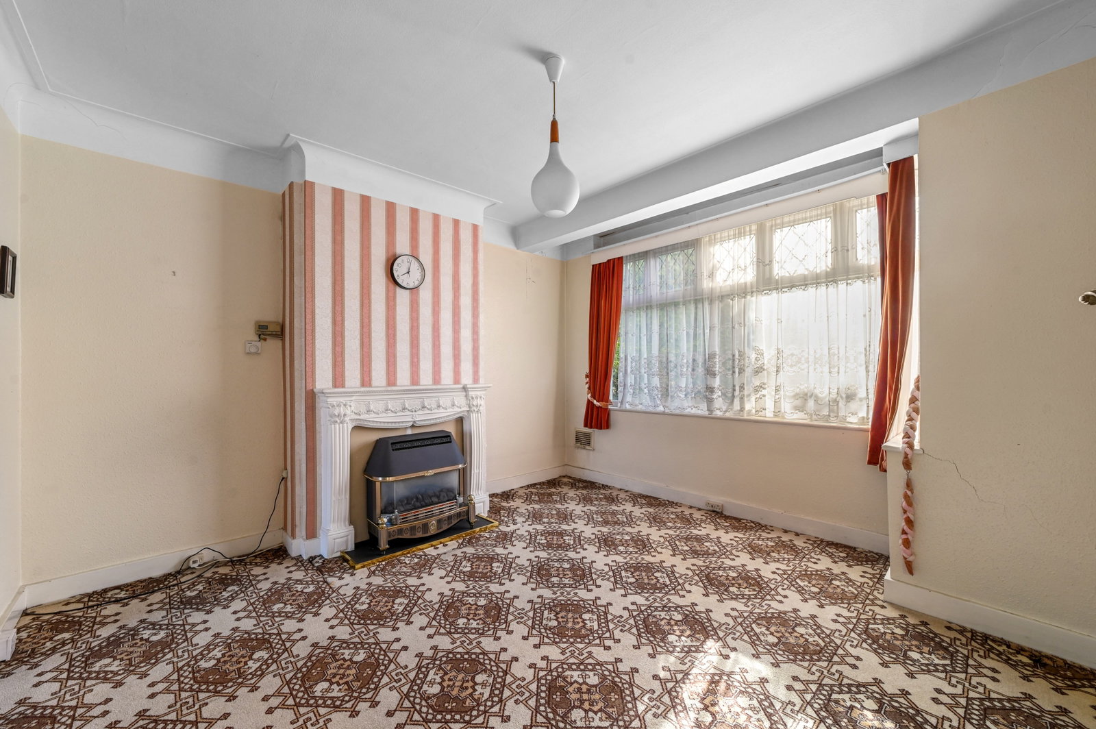 Semi Detached House for sale in Woodford Green, Sky Peals Road, Woodford Green, IG8 9NE