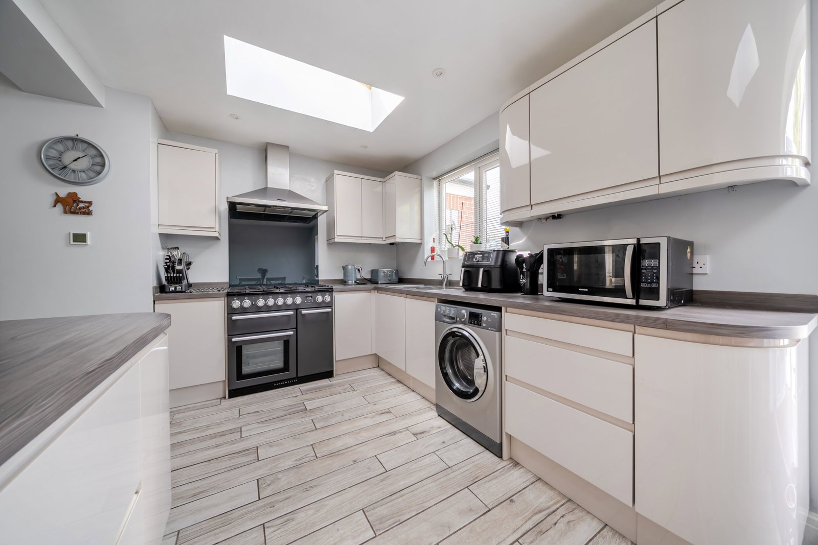 Semi Detached House for sale in York, Oakland Avenue, York, YO31 1DF, 1305 m²