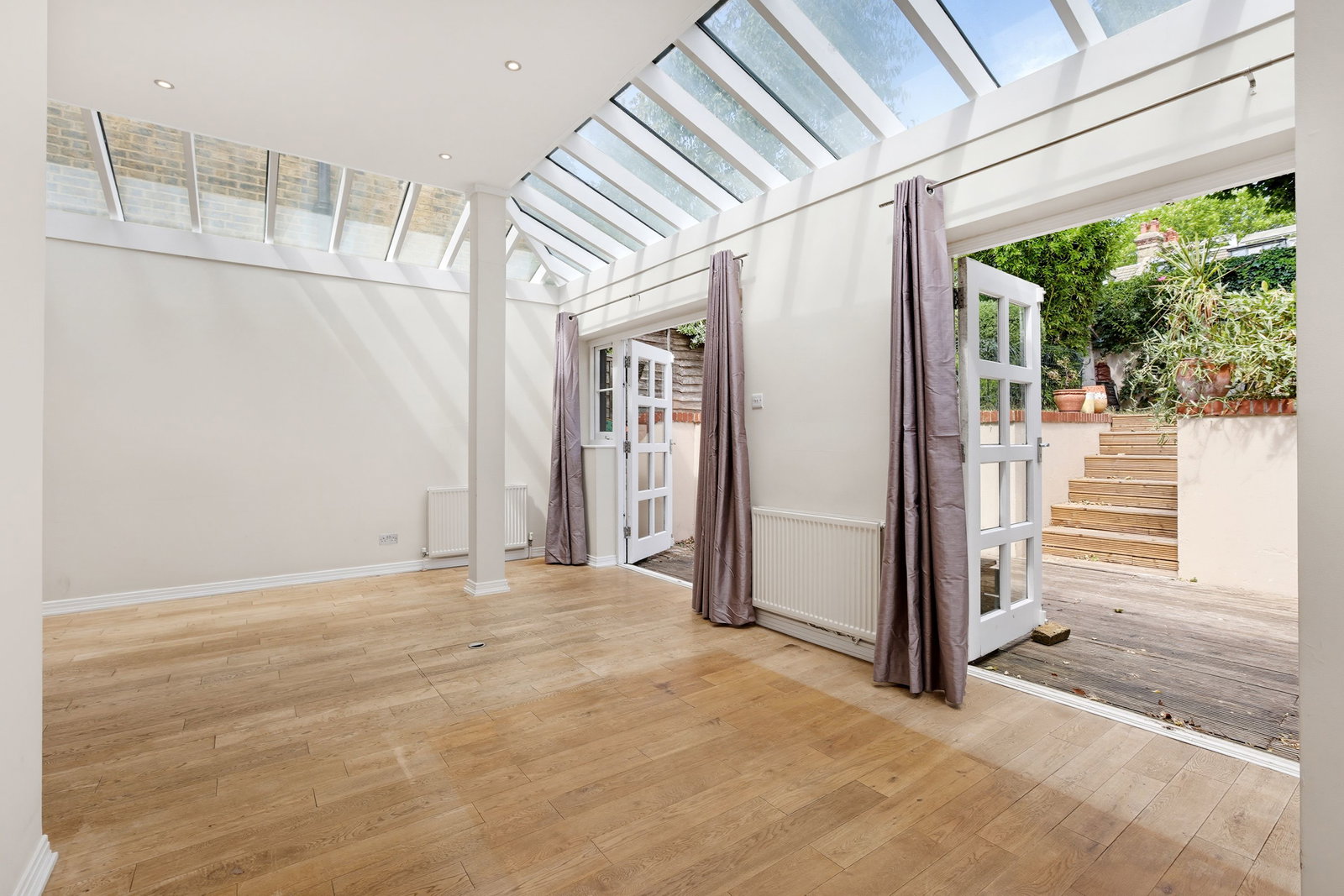 Flat for sale in London, 2 bed 2 bath flat with Garden and Parking - Stile Hall Gardens, London, W4 3BS