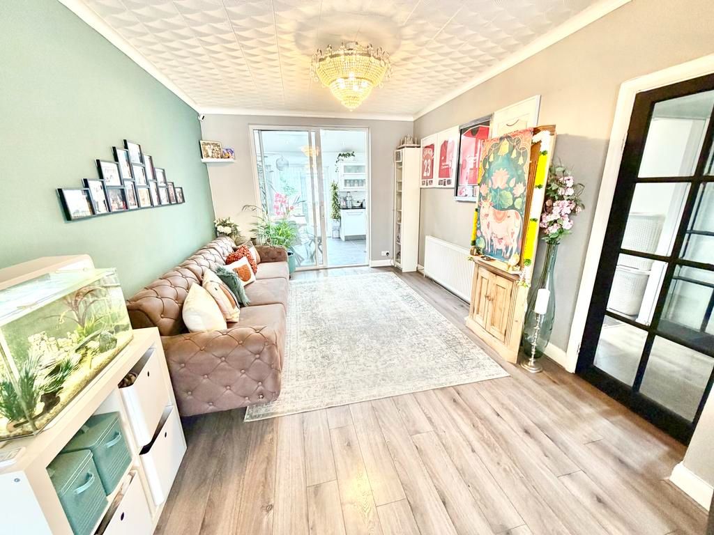 Semi Detached House for sale in London, Church Lane, Kingsbury, London, NW9 8JX