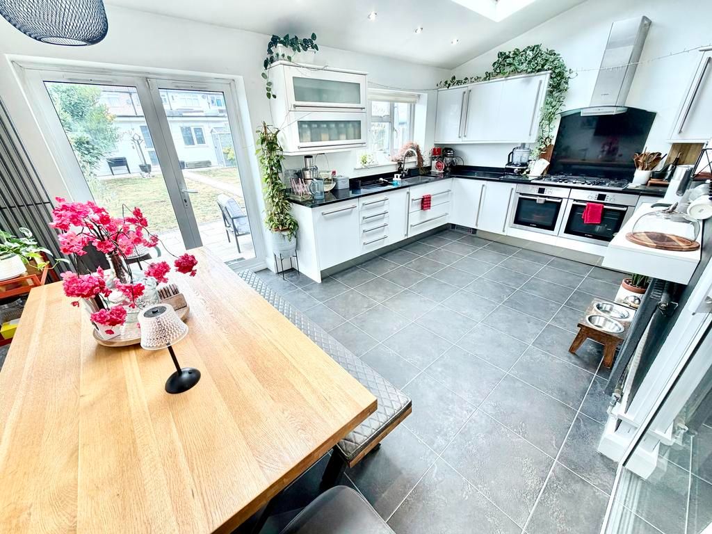 Semi Detached House for sale in London, Church Lane, Kingsbury, London, NW9 8JX