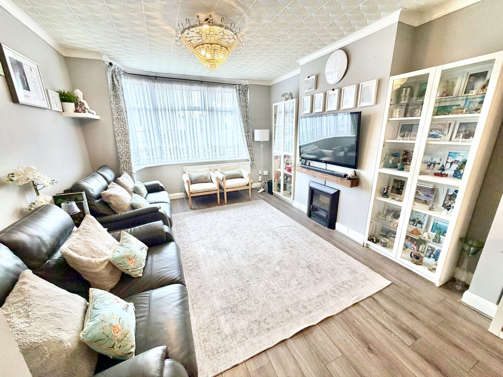 Semi Detached House for sale in London, Church Lane, Kingsbury, London, NW9 8JX