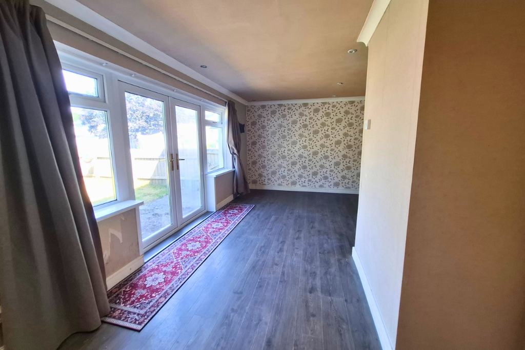 End Of Terrace House in Ammanford 5