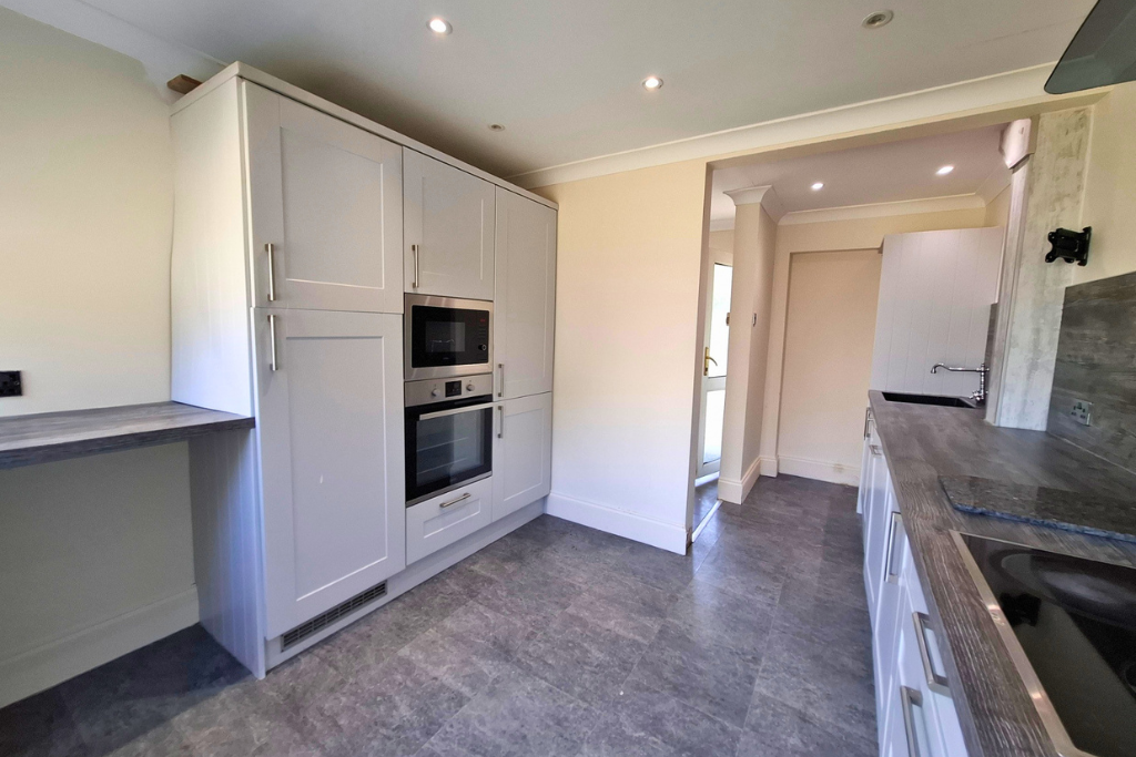 End Of Terrace House in Ammanford 3