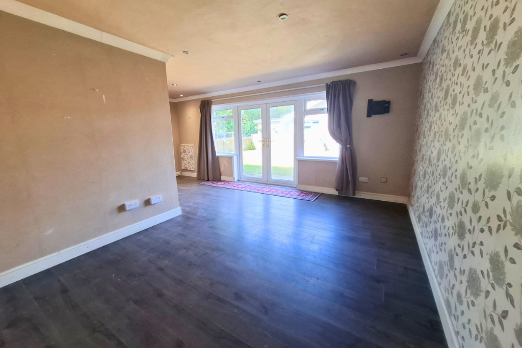 End Of Terrace House in Ammanford 4