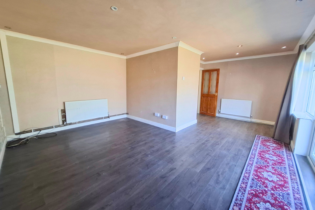 End Of Terrace House for sale in Ammanford, Caecoed, Llandybie, 904 m²