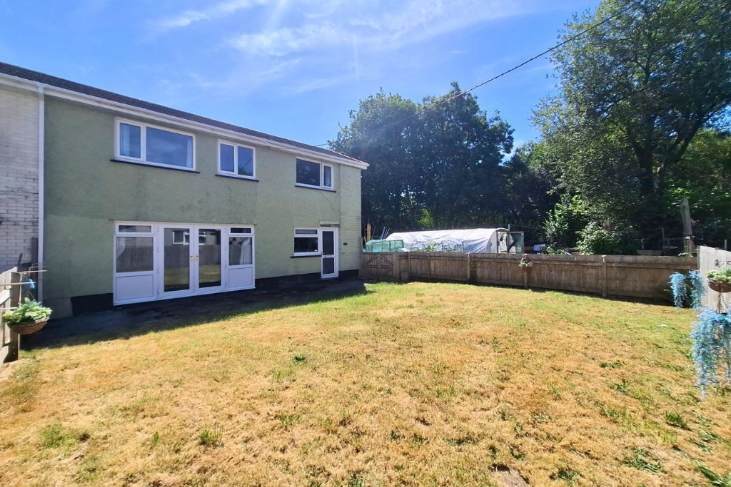 End Of Terrace House in Ammanford