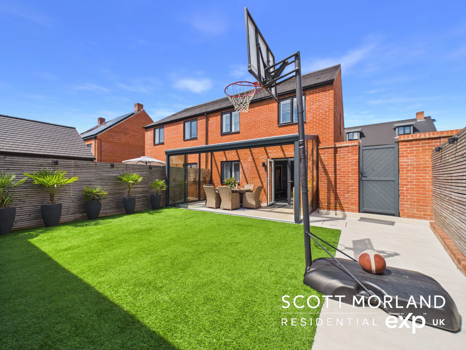 Semi Detached House in Basingstoke 3