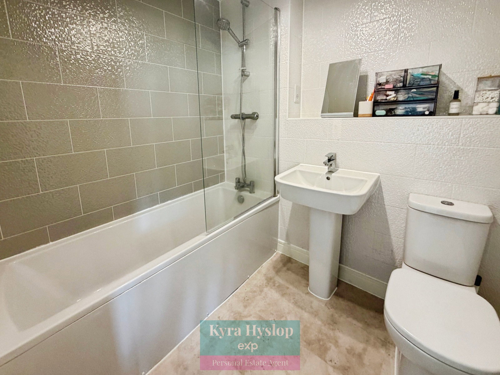 Terraced House for sale in Exeter, Cranbrook, Exeter , EX5 7GN, 700 m²