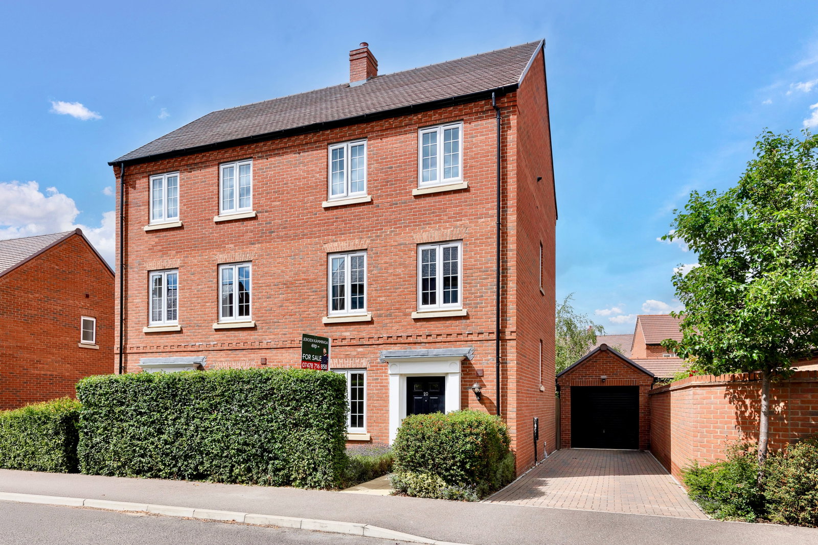 Semi Detached House in Brampton
