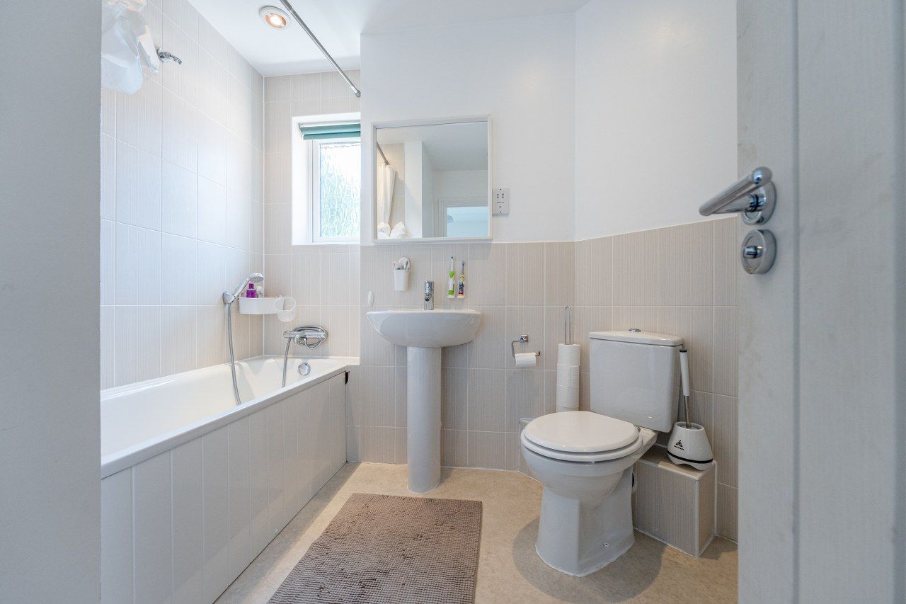 Semi Detached House in Crawley