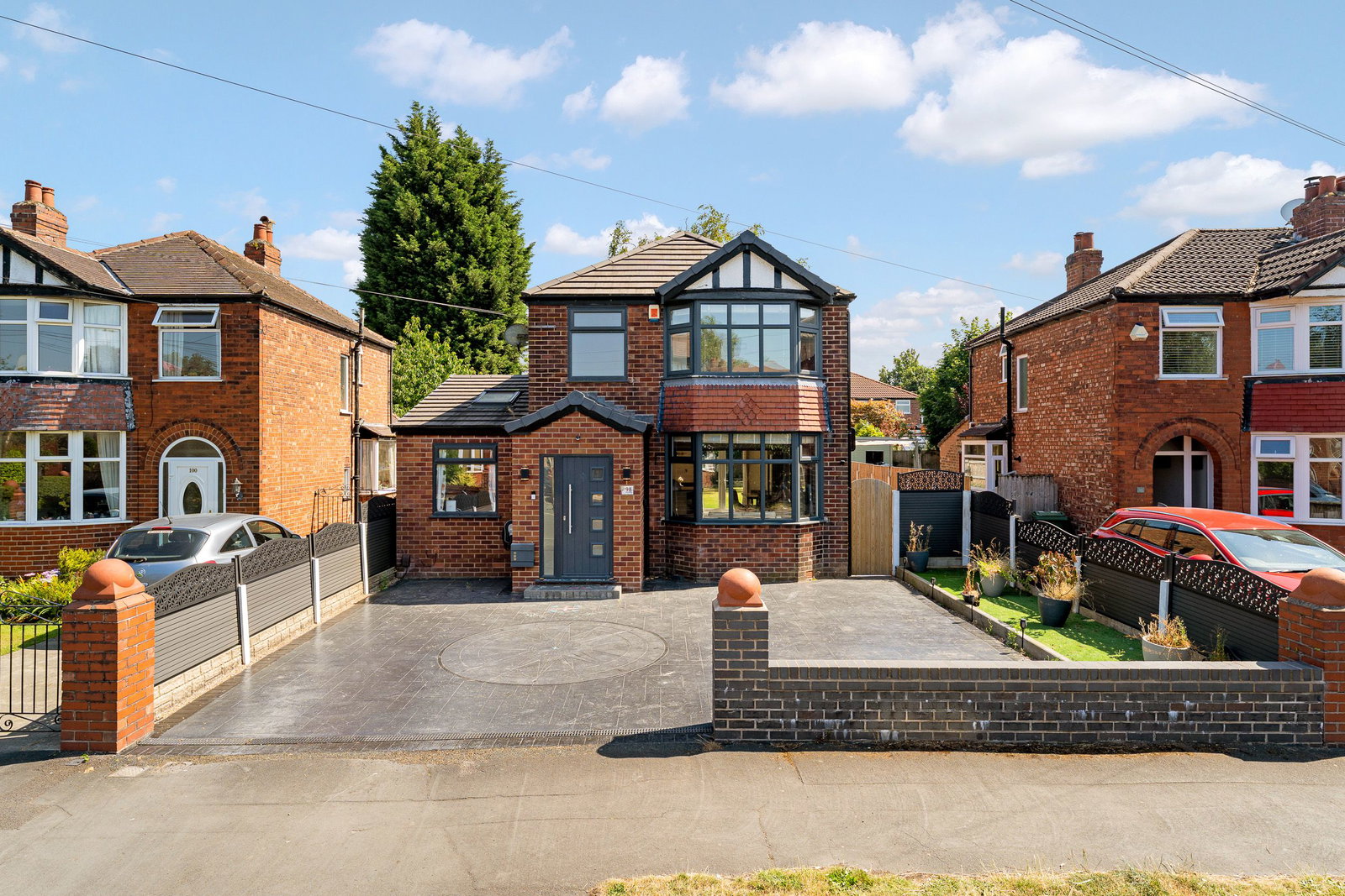 Detached House in Sale